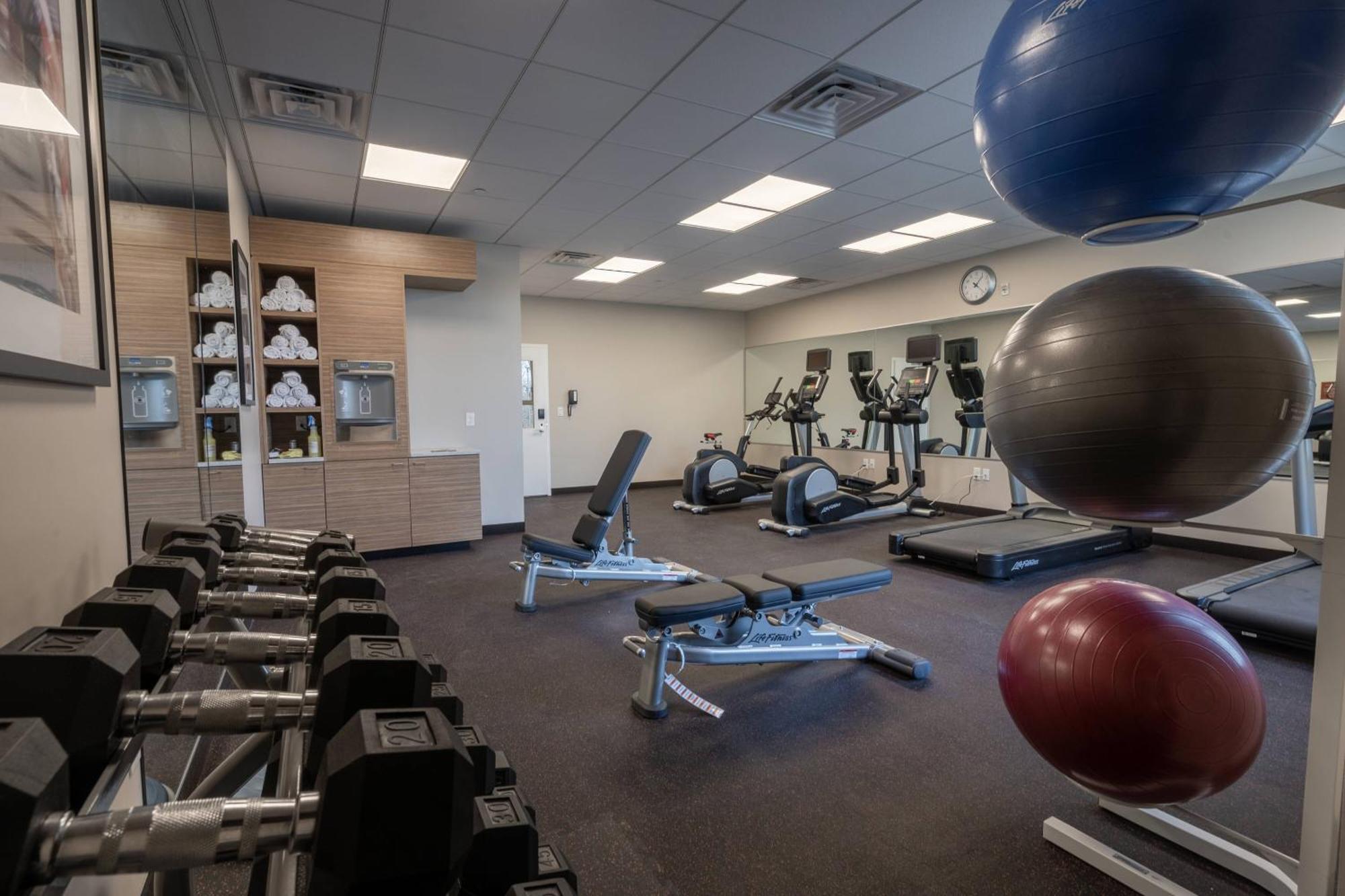 Towneplace Suites By Marriott Clinton Buitenkant foto